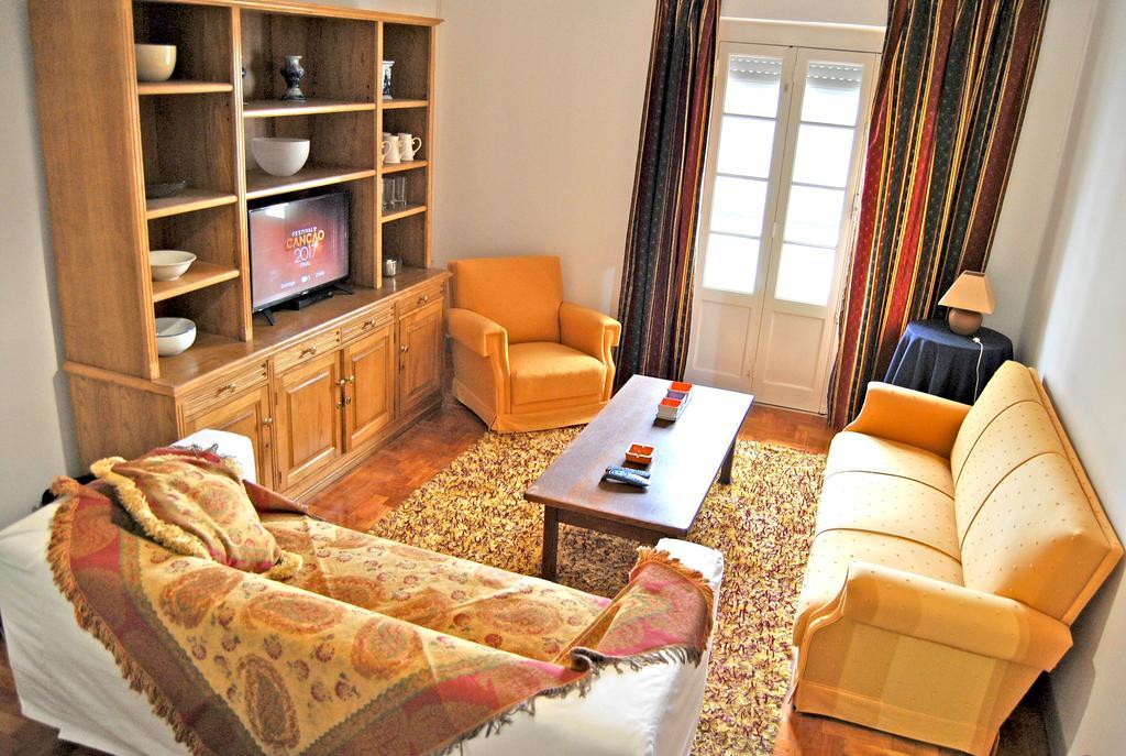 ホテル Tagus Host - 40308Al- 44211Al Santarém エクステリア 写真